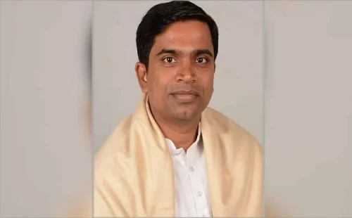 ঢাকা মহানগর দক্ষিণ আ.লীগের দপ্তর সম্পাদক রিয়াজকে শোকজ  অব্যাহতি 