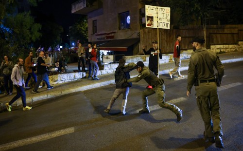নেতানিয়াহুর বিরুদ্ধে রাস্তায় হাজারো ইসরায়েলি 