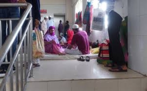 রোগীদের জায়গা নেই, হাসপাতাল ভবনে ব্যাংকের শাখা 