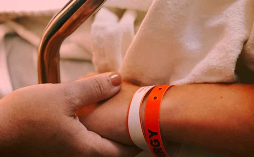 কোমা থেকে জেগে উঠলেন ১০ বছর পর! 