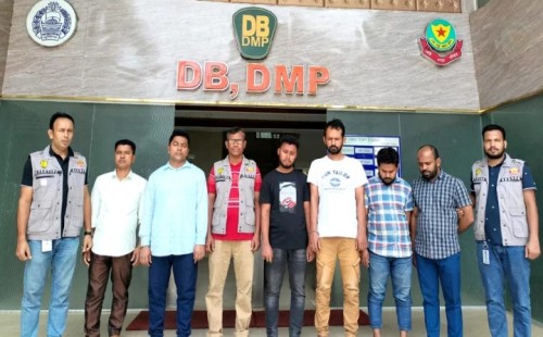 অন্তর্বাসে লুকানো ডিভাইসের মাধ্যমে প্রশ্নপত্র ফাঁস, গ্রেপ্তার ৭ 