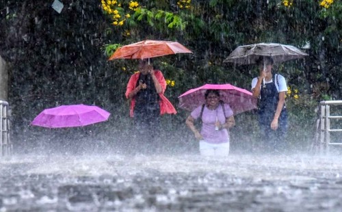 কাশ্মীর ও পশ্চিমবঙ্গে ভারী বৃষ্টির সতর্কতা 