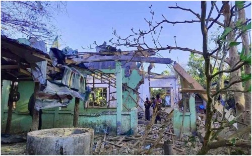 রাখাইনে ক্লিনিকে জান্তার বিমান হামলা, আহত অন্তত ২০ 