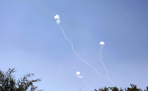 ইসরায়েল লক্ষ্য করে ৭৫টি রকেট ছুড়েছে হিজবুল্লাহ 