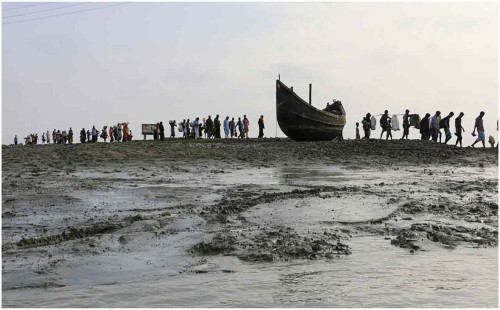 রাখাইনে নতুন করে সংঘাত, বাস্তুচ্যুত হাজার হাজার মানুষ 