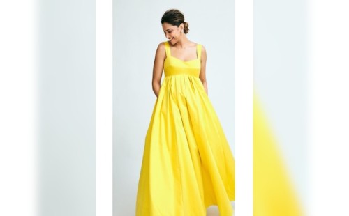 হলুদ গাউনে মুগ্ধতা ছড়ালেন দীপিকা 