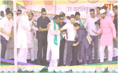 বিহারে রাহুল গান্ধীসহ ভাঙলো মঞ্চ 
