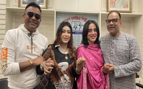 ৩০ কোটির নোটিশের ফয়সালা করলো শিল্পী সমিতি, মিলে গেলেন দুই নায়িকা 