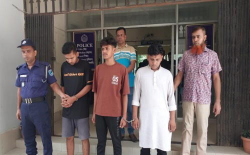ধর্ষণচেষ্টার অভিযোগে চেয়ারম্যান পুত্রসহ আটক ৩ 