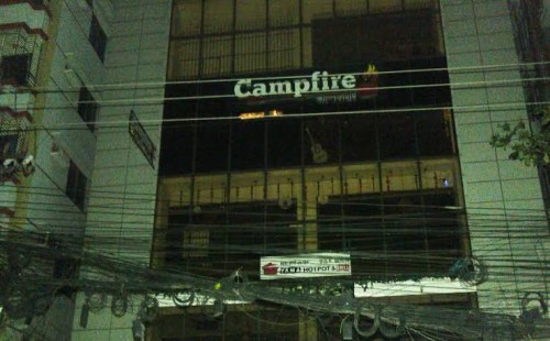 'ক্যাম্প ফায়ার' বারে দফায় দফায় মারামারি 