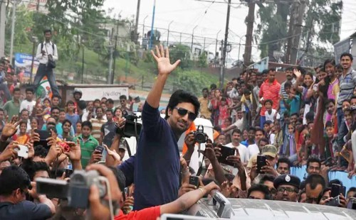 পশ্চিমবঙ্গের তারকা প্রার্থীদের মধ্যে কে এগিয়ে, কে পিছিয়ে 