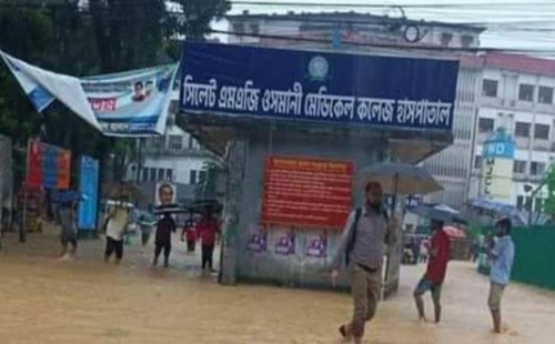 সিলেট ওসমানী হাসপাতালে বন্যার পানি ঢুকে ব্যাপক ক্ষয়ক্ষতি 