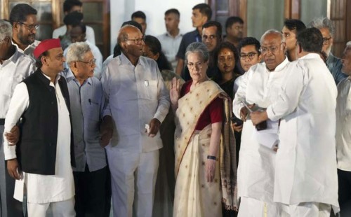 পর্যাপ্ত আসন না থাকায় ‘ইনডিয়া’ জোটের ভিন্নপথ 