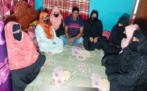 ৭ বিয়ে করা রবিজুলের দুই স্ত্রীকে বাড়িছাড়া করলেন মাতব্বররা 