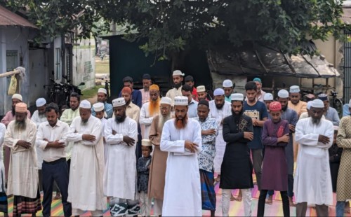 সৌদির সঙ্গে মিল রেখে ঝিনাইদহে ঈদ জামাত 