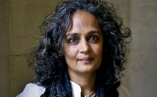 অরুন্ধতীকে ইউএপিএ: প্রতিবাদ কাশ্মীরে 