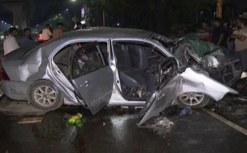 গাছের সঙ্গে প্রাইভেটকারের ধাক্কায় নিহত ২ 