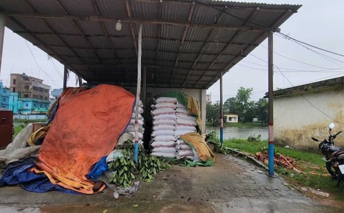 নেত্রকোনায় ২০০ বস্তা ভারতীয় চিনি জব্দ 