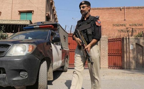 করাচির রাস্তায় একের পর এক দেহ উদ্ধার! 