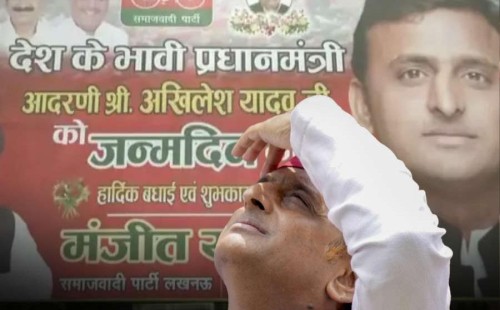 ‘ভাবী প্রধানমন্ত্রী’! অখিলেশের ছবির হোর্ডিং 