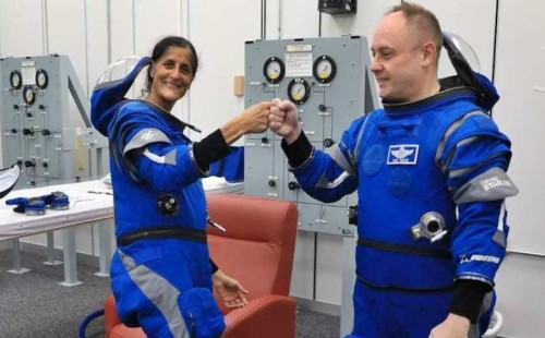 মহাকাশে অনির্দিষ্ট কালের জন্য বন্দি দুই নভোচারী 