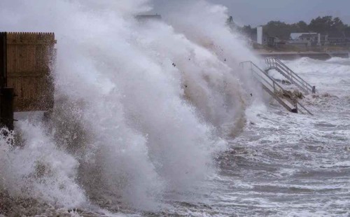 ভীষণ বিপজ্জনক বেরিল আসছে ২৫০ কিমি বেগে 