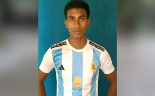 ছাত্রীর মাকে নিয়ে উধাও শিক্ষক 