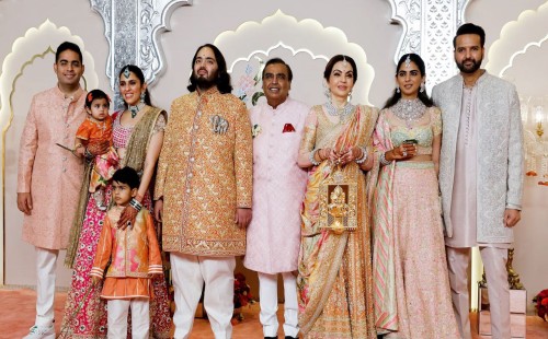 বিনা দাওয়াতে অনন্ত আম্বানির বিয়েতে গিয়ে গ্রেপ্তার ২ 