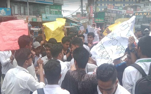 কক্সবাজারে কোটা আন্দোলনকারী ও ছাত্রলীগের পাল্টাপাল্টি সংঘর্ষ 