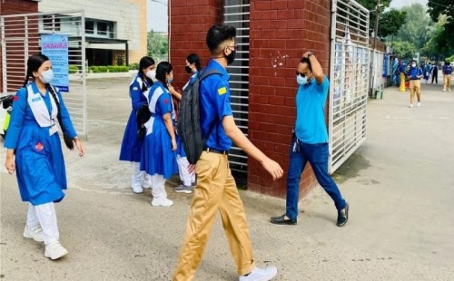 দেশের সব স্কুল-কলেজ অনির্দিষ্টকালের জন্য বন্ধ ঘোষণা 