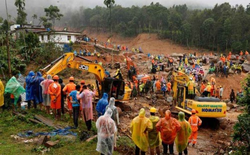 কেরালায় ভূমিধসে নিখোঁজদের উদ্ধারে ড্রোন 