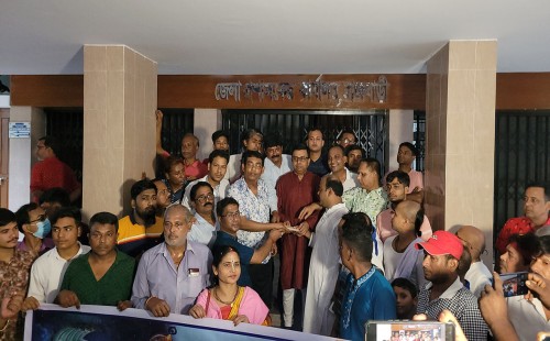 রাজবাড়ীতে জন্মাষ্টমীর খরচ কমিয়ে বন্যার্তদের সহযোগিতা 