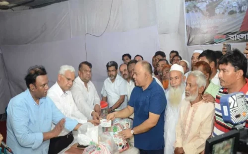 ১২০০ পরিবারে যুবদল নেতা মুরাদের ত্রাণ সহায়তা 