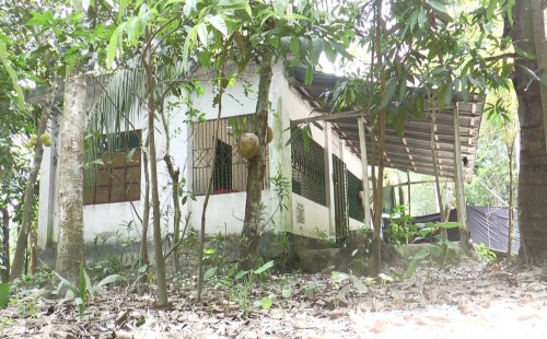 সুনীল গঙ্গোপাধ্যায়ের পৈতৃক ভিটা বিএনপি নেতার দখলে 