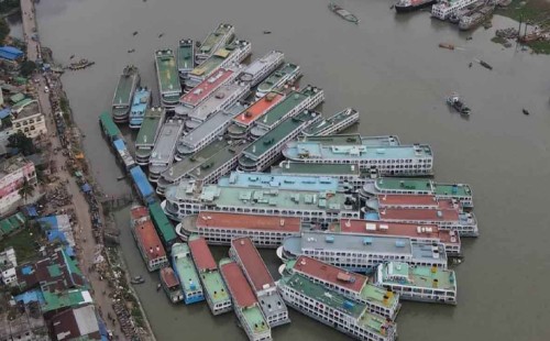 তিন উপকূলীয় এলাকায় নৌযান চলাচল বন্ধ 