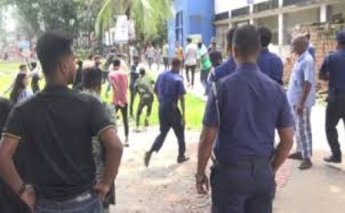 গোপালগঞ্জে হাসিনার জন্মদিন পালনে পুলিশের বাধা 