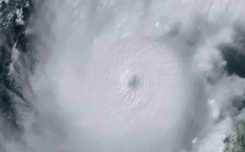 আরও ভয়াবহ রূপ নিয়েছে ‘মিল্টন’ 