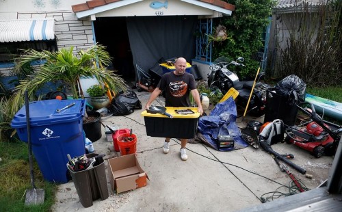 মৃত্যুর মুখোমুখি ফ্লোরিডার বাসিন্দারা 