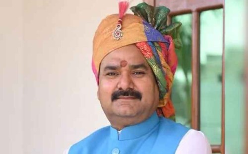 ‘গোয়ালে ঘুমালে ক্যান্সার নিরাময় হয়’ 