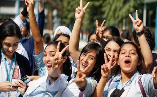 কমেছে পাসের হার, জিপিএ-৫ বেড়েছে ৫৩ হাজারের বেশি 