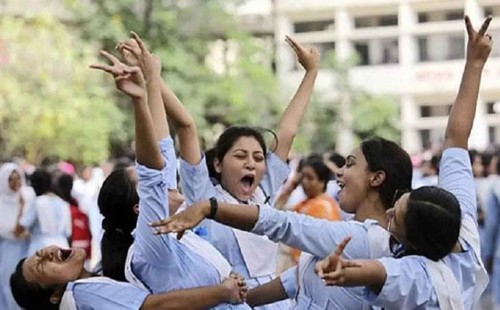 পাসের হার ও জিপিএ-৫ দুটোতেই এগিয়ে মেয়েরা 