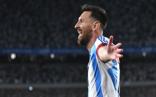 ফুটবল ইতিহাসে রেকর্ড গড়লেন মেসি 