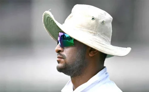 অনির্দিষ্টকালের জন্য দুবাইয়ে আটকে গেলেন সাকিব 