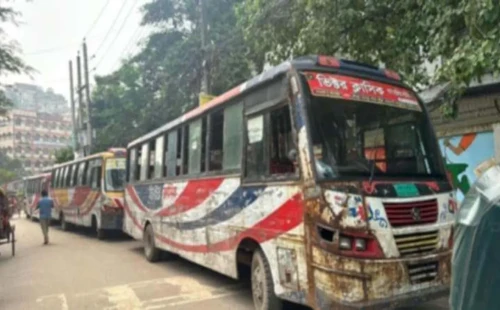 জবি ছাত্রীকে হেনস্তা : ভিক্টর ক্লাসিকের বাস আটকে দিলেন শিক্ষার্থীরা 