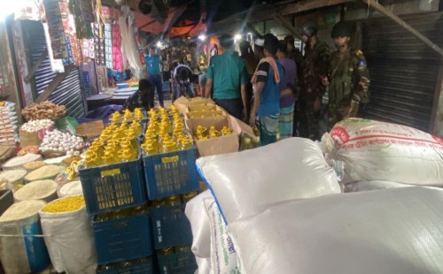 রাজধানীতে যৌথ অভিযান, বিপুল পরিমাণ টিসিবি পণ্যসহ আটক ২ 