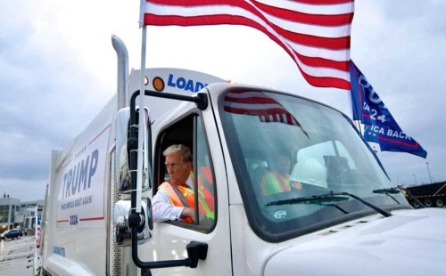 ময়লার ট্রাক চালিয়ে কটাক্ষের শিকার ট্রাম্প 