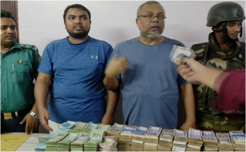 অতিরিক্ত সচিবের বাসায় কোটি টাকা সহ ১১ আইফোন উদ্ধার 