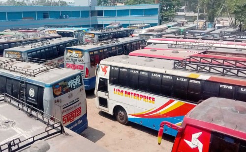 কুষ্টিয়ায় লোকাল বাসে শিক্ষার্থীদের ‘হাফ ভাড়া’ 