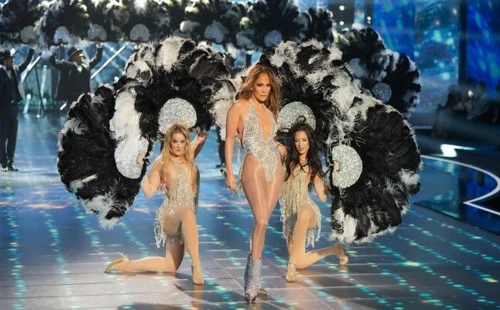 সৌদিতে ফ্যাশন শোতে জেলো’র পরিবেশনা 