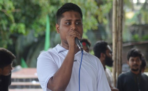 বাচ্চারা জীবন দেয় আর মুরব্বিরা পদ ভাগাভাগি করেন: হাসনাত 